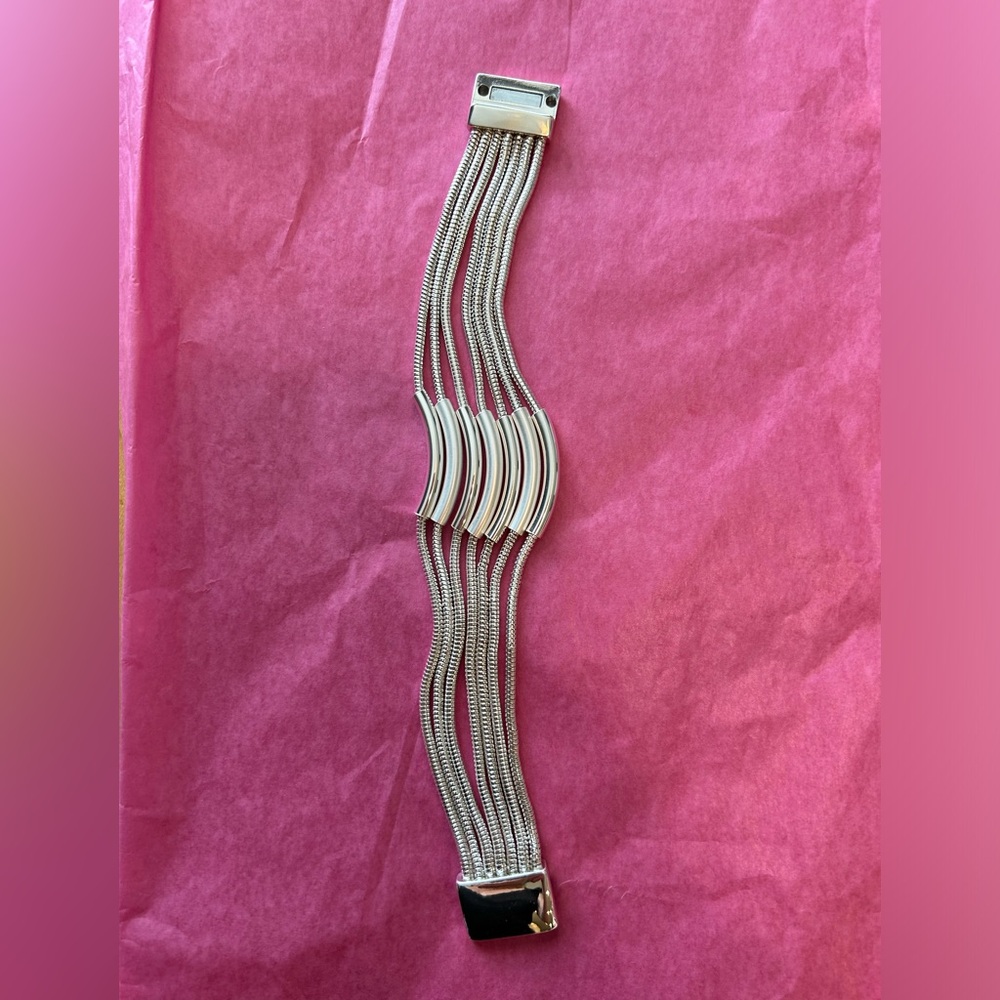Nine West silver tone magnetic clasp bracelet - Picture 2 of 5